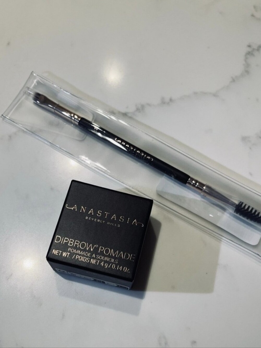 Anastasia dipbrow pomade In Medium Brown + Angle Brush #12 Dual Ended